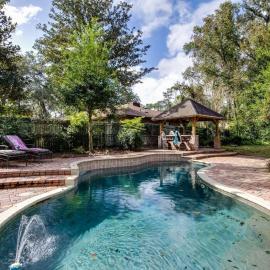 English Cottage Pool Home -- Florida Style, hotel u gradu 'Orange Park'