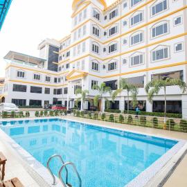 Siddhartha Hotel Grand City، فندق في Birtamode