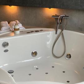 Family & Business Sauna Apartments Klonowa nad Zalewem, Unikat SPA - 2 Bedroom with Private Sauna, Jacuzzi, Air Conditioning, Garage - The Highest Standard!, hotel v destinácii Kielce