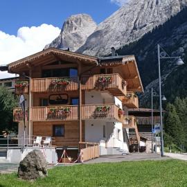 Piccola Cesa B&B, hotel in Canazei