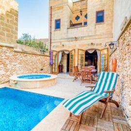 Exceptional villa in In-Nadur with private pool.