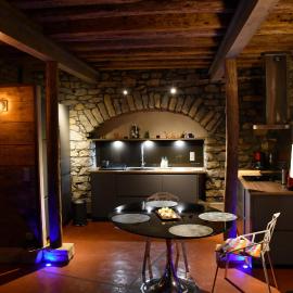 Caveau Contemporain KV'O37, Hotel in Arbois