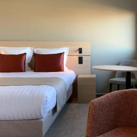 Hôtel Akena Troyes - La Chapelle St-Luc, хотел в Троа