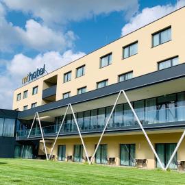 MT Hotel, hotel Zeltwegben