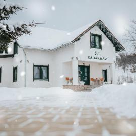 Kádárház, hotel in Vlăhiţa