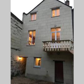 Jolie maison tuffeau centre de Saumur avec local vélos