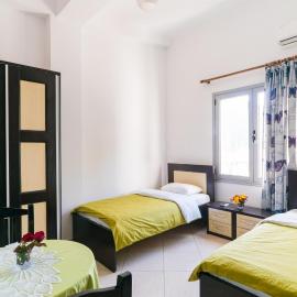 Hotel Shpetimi: Zhaban şehrinde bir otel
