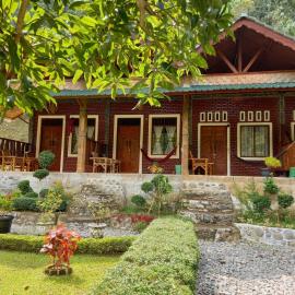 Sahnan Guest House, Hotel in Bukit Lawang
