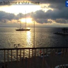 Ampio monolocale con balcone fronte mare, khách sạn ở Porto Santo Stefano