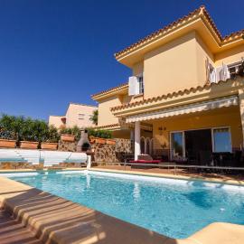 Sea Edge Friendly Holiday Home