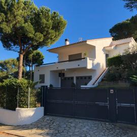 Villa in Pals met prive zwembad en tuin, hotel a Pals
