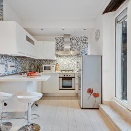 GuestHost - Coverciano Modern Apartment with Patio!