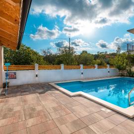 Central Dalmatian Pool&Grill House