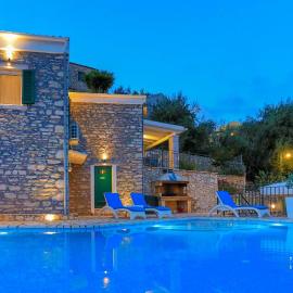 Villa Regina: Above Agni, superb views and pool