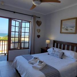 12 Settler Sands Beachfront cottage with sea view, hotel in Port Alfred