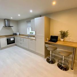 Modern and spacious open plan bungalow, hotel in Felixstowe