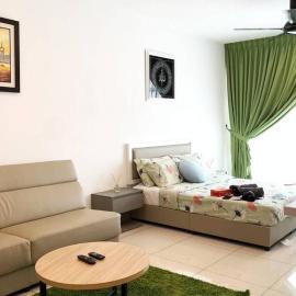ZY Studio @ EVO SOHO Bangi [ASTRO WiFi NETFLIX], hotel i Bangi