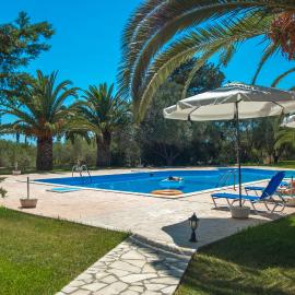 Helena Inn, hotel a Svoronata