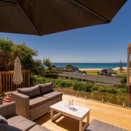 The Captain's Lookout - Onemana Holiday Home, hotel a Opoutere