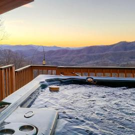 Smoky Mountain Cabin w/ Hot Tub & Views!, Hotel in Bryson City