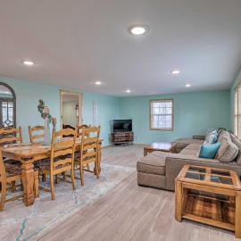 Outdoor Family Fun: Large Home by Beaver Lake!, Hotel in Eureka Springs