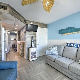 Remodeled Condo Right on Wildwood Crest Beach!, hotel in Wildwood Crest