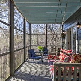 Cozy & Quiet Studio w/ Porch, Near Scenic Railway!, khách sạn ở Blue Ridge