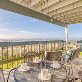 Whale Watcher Condo 1 - Meredith Lodging, Hotel in Rockaway Beach