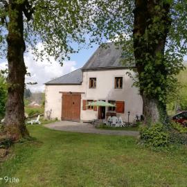 maison entiere le Lavoir, hotel a Saint-Brisson