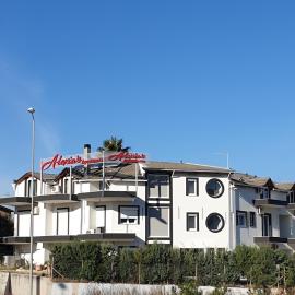 Alexia's Apartments, hotel Ríóban