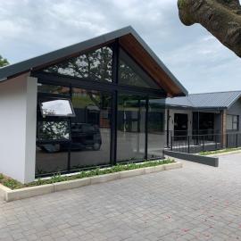 Coral Wood Self Catering Suites and B&B, hotel em East London