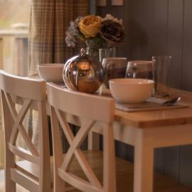 The Treehouse - Sleeps 4, hotel in Old Leake