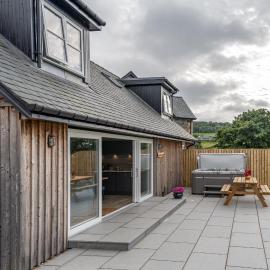 The Annexe, Luxury Property with Hot Tub at Pitilie Pods