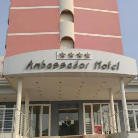 Viesnīca Hotel Ambassador pilsētā Kaorle