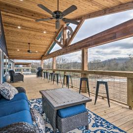 Upscale Riverfront Home w/ Fire Pit!, Hotel in Glenwood