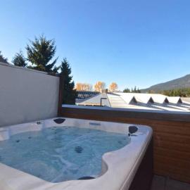 Hearthstone Lodge - Hot tub - Village location - One bedroom loft