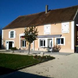 Chambre d'hôtes, hotel in Bleigny-le-Carreau