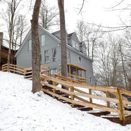 Ski-In/Ski-Out Ghent Cabin w/ Mountain Views!, hotel v destinaci Ghent