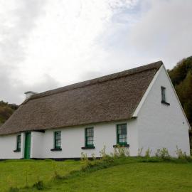 Corofin Lake Cottages, hotel em Corrofin