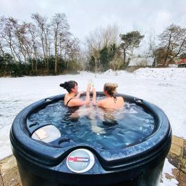 The island life texel met jacuzzi, hotel u gradu 'De Koog'