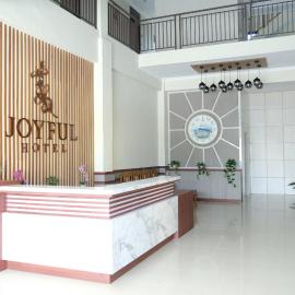 Joyful Hotel، فندق في تانجونج باندان