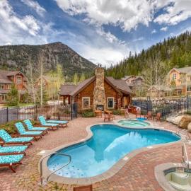 Private Family Friendly 2 Bedroom Townhome Located In East Keystone With Access To Free Shuttle Service