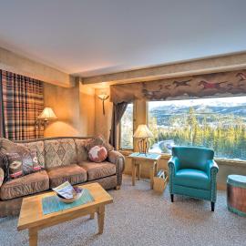 Big Sky Ski-In/Ski-Out Condo w/ Mountain Views!, hotell i Big Sky