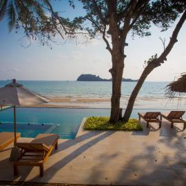 The Nest Private Beach Resort, hotel u gradu Chumphon