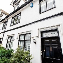 NEW Bespoke 2 BED Town Centre Serviced Apartment