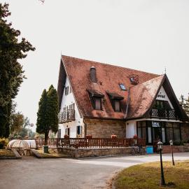 Restoran Lovac، فندق في Novi Kneževac