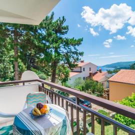 Apartments Pino Rabac, hotel in Rabac