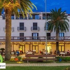 Hotel Pine, hotel u Tivatu