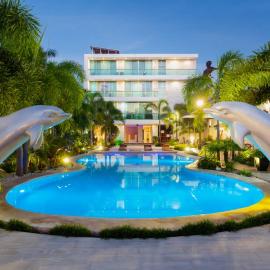 Hotel & Suites Country Valladolid، فندق في فالادوليد