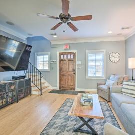 Modern Retreat ~ 1/2 Mi to Bryant-Denny Stadium, hotel in Tuscaloosa